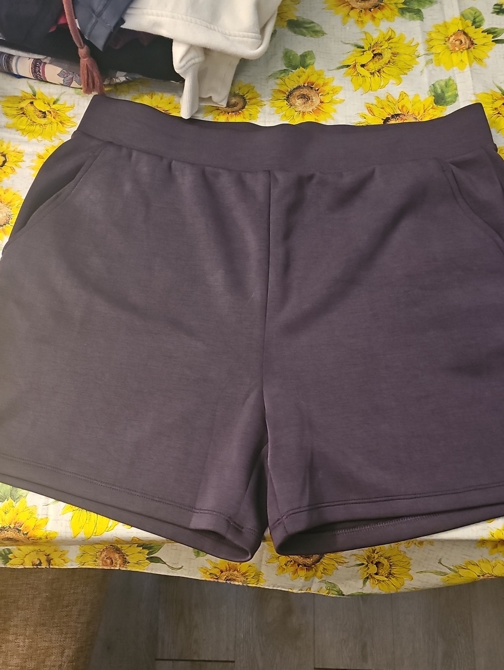 Women's Athletic Pull-On Shorts in Dark Charcoal